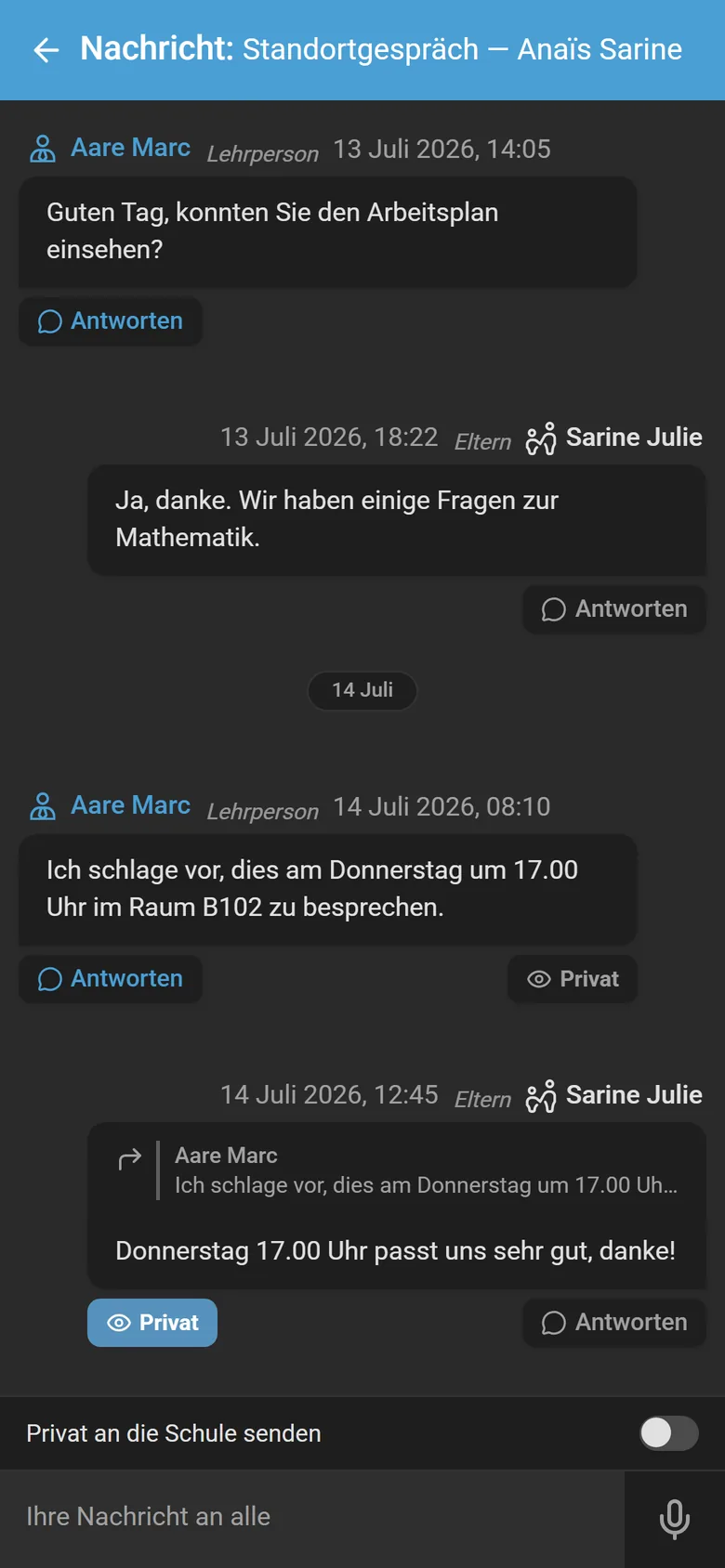 Diskussionsverlauf auf dem Handy: eine Nachricht der Lehrperson, die Antwort eines Elternteils, und das Antwortfeld.
