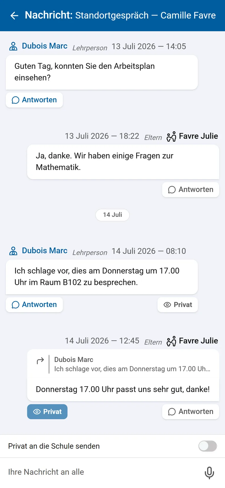Diskussionsverlauf auf dem Handy: eine Nachricht der Lehrperson, die Antwort eines Elternteils, und das Antwortfeld.