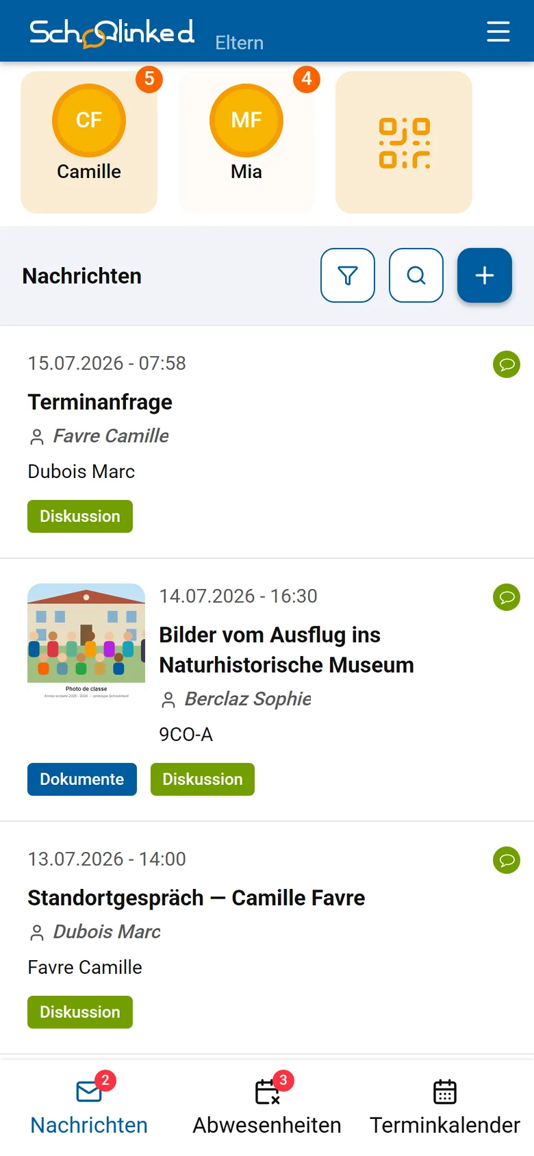 Eltern-App auf dem Handy: beide Kinder in einem Konto, und die Mitteilungen der Schule.