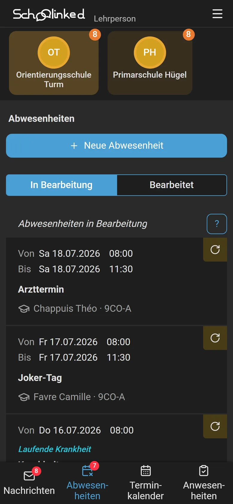 Lehrpersonen-App auf dem Handy: die zu bearbeitenden Absenzen, mit Genehmigung, Ablehnung oder Nachweisanfrage in einem Schritt.