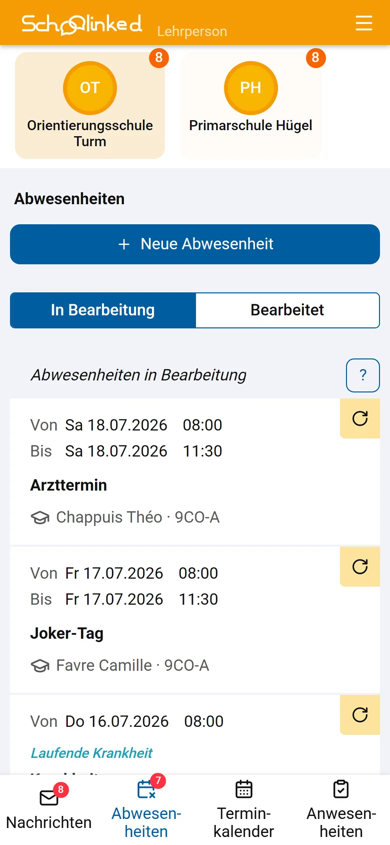 Lehrpersonen-App auf dem Handy: die zu bearbeitenden Absenzen, mit Genehmigung, Ablehnung oder Nachweisanfrage in einem Schritt.