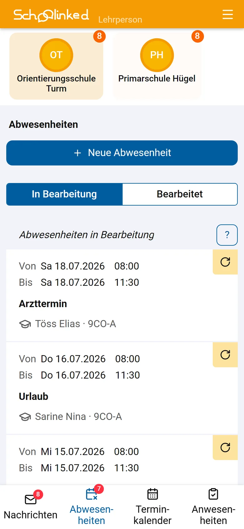 Lehrpersonen-App auf dem Handy: die zu bearbeitenden Absenzen, mit Genehmigung, Ablehnung oder Nachweisanfrage in einem Schritt.